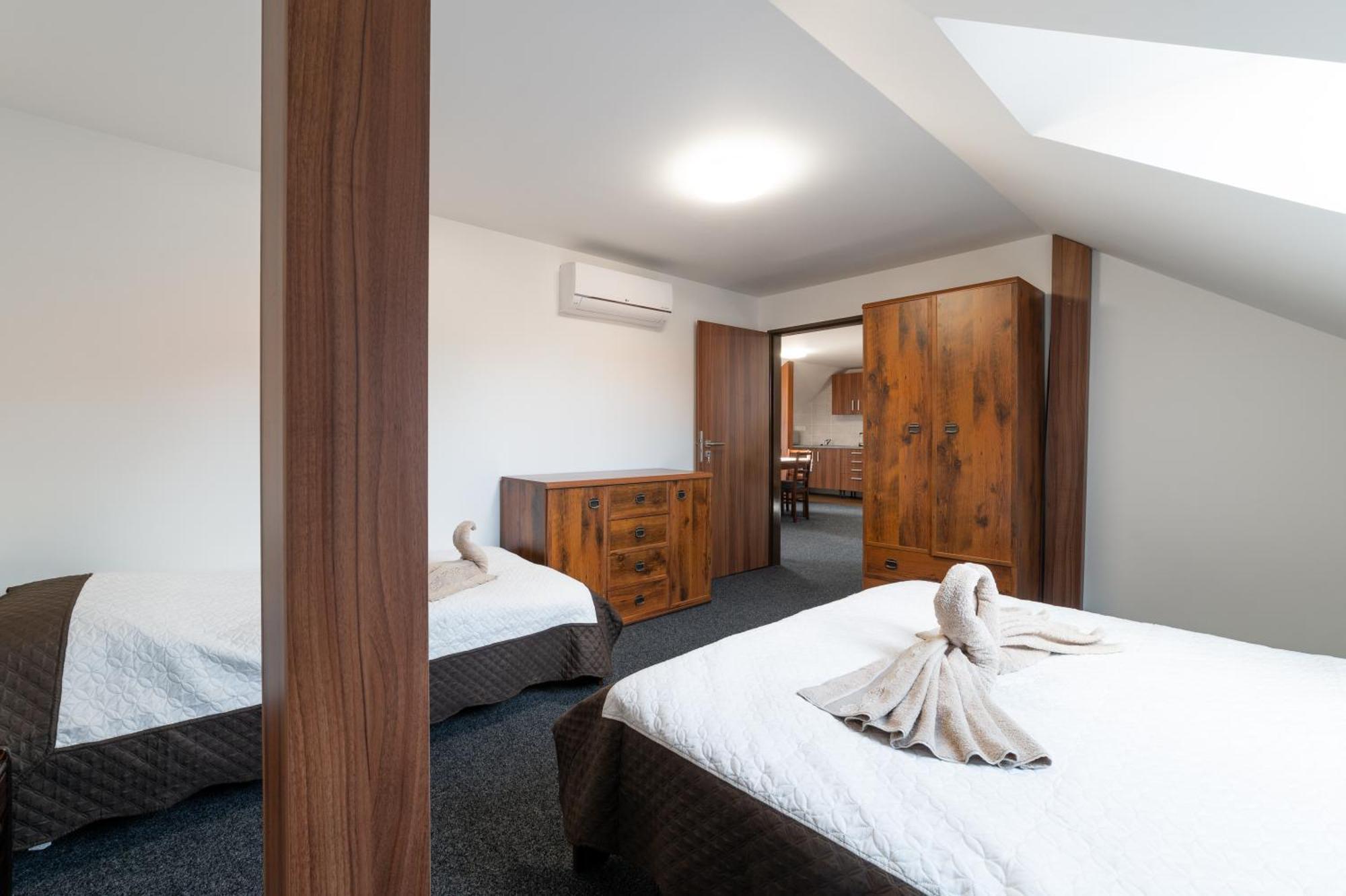 Cechuv Dvur Hotel Louka  Buitenkant foto